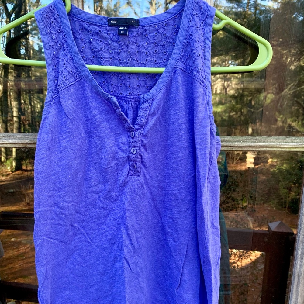 Gap Henley racerback tank top blouse eyelet periwinkle blue purple